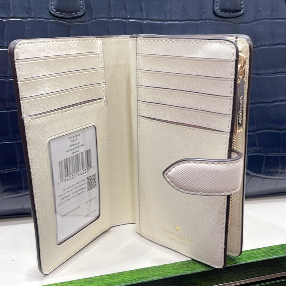 Kate Spade Schuyler Medium Compact Bifold Wallet
Meringue 
NWT - Picture 6 of 16